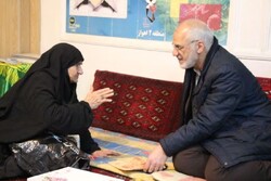 استاندار خوزستان با مادران شهیدان دیدار کرد