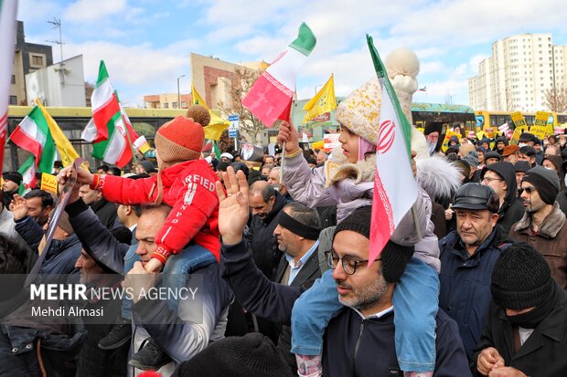 راهپیمایی مردم زنجان در محکومیت نشریه فرانسوی