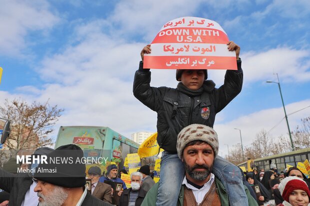 راهپیمایی مردم زنجان در محکومیت نشریه فرانسوی