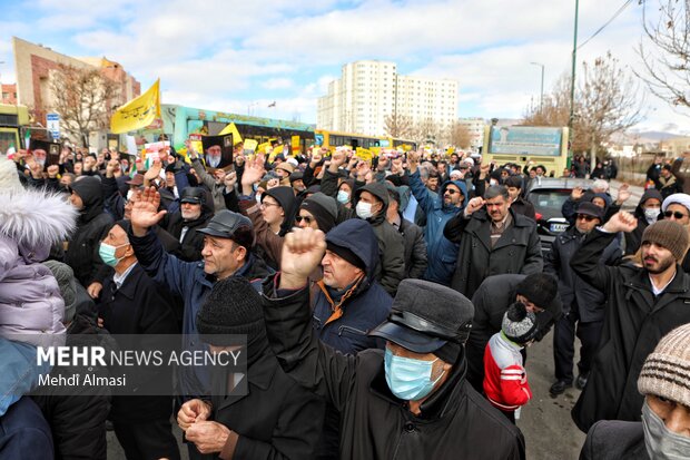 راهپیمایی مردم زنجان در محکومیت نشریه فرانسوی