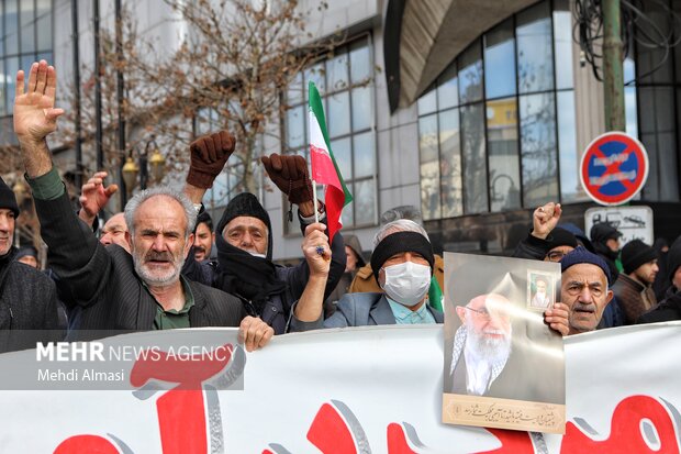 راهپیمایی مردم زنجان در محکومیت نشریه فرانسوی