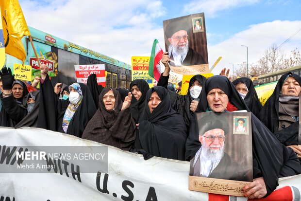 راهپیمایی مردم زنجان در محکومیت نشریه فرانسوی