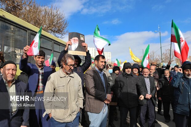 راهپیمایی مردم زنجان در محکومیت نشریه فرانسوی