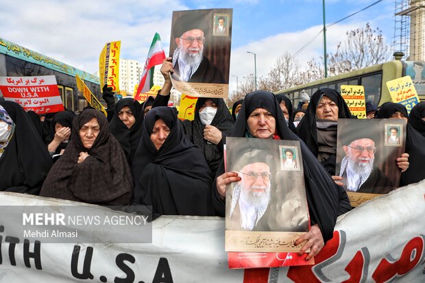 راهپیمایی مردم زنجان در محکومیت نشریه فرانسوی