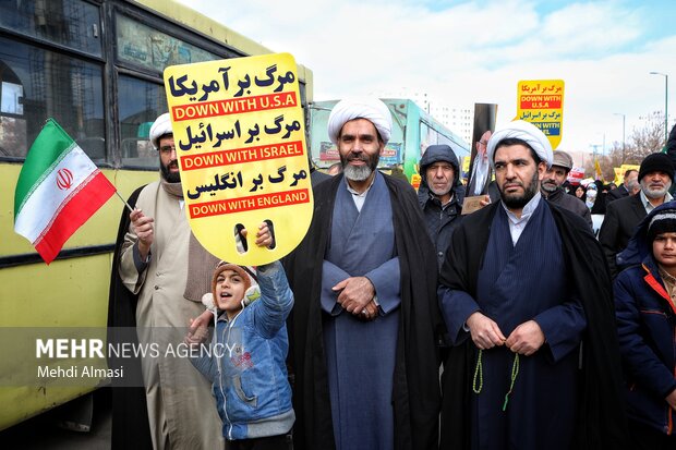 راهپیمایی مردم زنجان در محکومیت نشریه فرانسوی