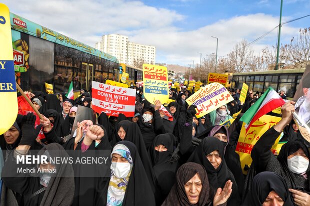 راهپیمایی مردم زنجان در محکومیت نشریه فرانسوی