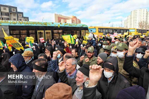 راهپیمایی مردم زنجان در محکومیت نشریه فرانسوی