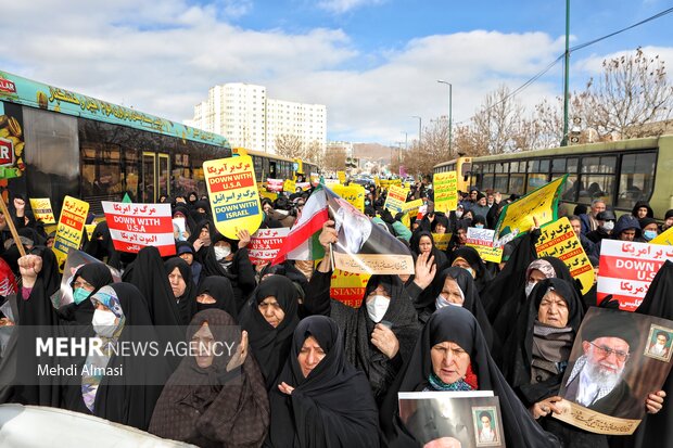راهپیمایی مردم زنجان در محکومیت نشریه فرانسوی