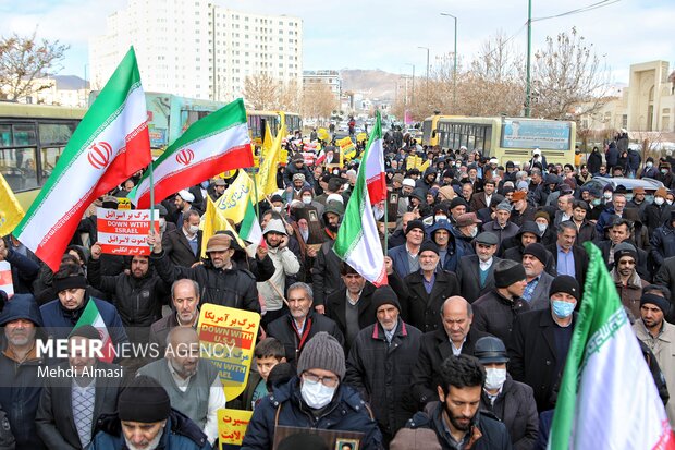راهپیمایی مردم زنجان در محکومیت نشریه فرانسوی