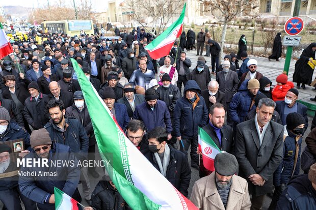 راهپیمایی مردم زنجان در محکومیت نشریه فرانسوی