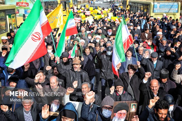 راهپیمایی مردم زنجان در محکومیت نشریه فرانسوی