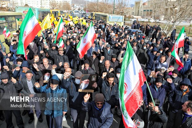 راهپیمایی مردم زنجان در محکومیت نشریه فرانسوی