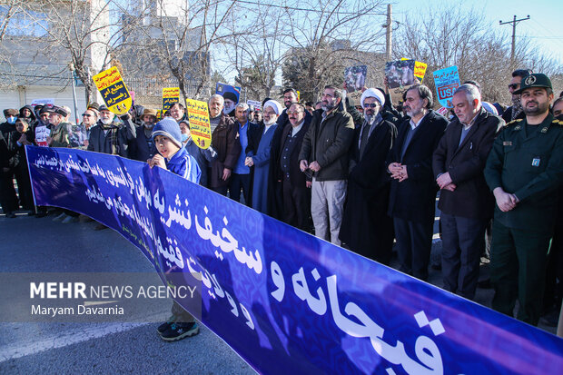 راهپیمایی در محکومیت اهانت نشریه فرانسوی به مرجعیت دینی در بجنورد