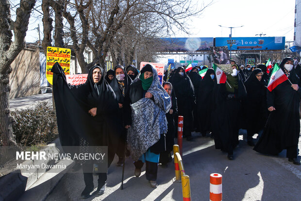 راهپیمایی در محکومیت اهانت نشریه فرانسوی به مرجعیت دینی در بجنورد