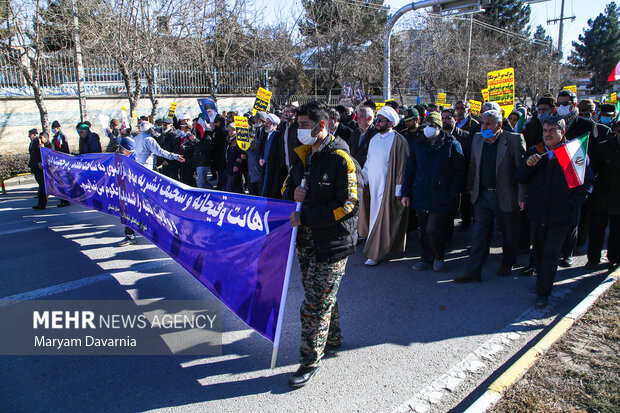 راهپیمایی در محکومیت اهانت نشریه فرانسوی به مرجعیت دینی در بجنورد