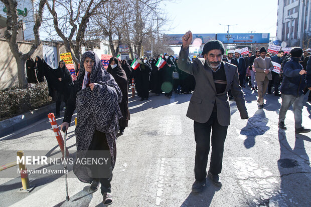 راهپیمایی در محکومیت اهانت نشریه فرانسوی به مرجعیت دینی در بجنورد