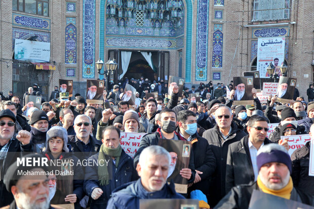 تجمع مردم اردبیل در اعتراض به هتک حرمت نشریه فرانسوی