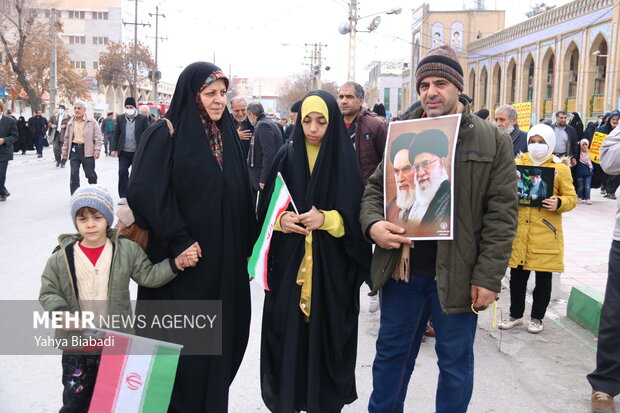 راهپیمایی در محکومیت اهانت نشریه فرانسوی به مرجعیت دینی در کرمانشاه