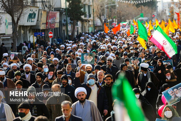 راهپیمایی مردم قم در محکومیت اقدام وقیحانه نشریه فرانسوی