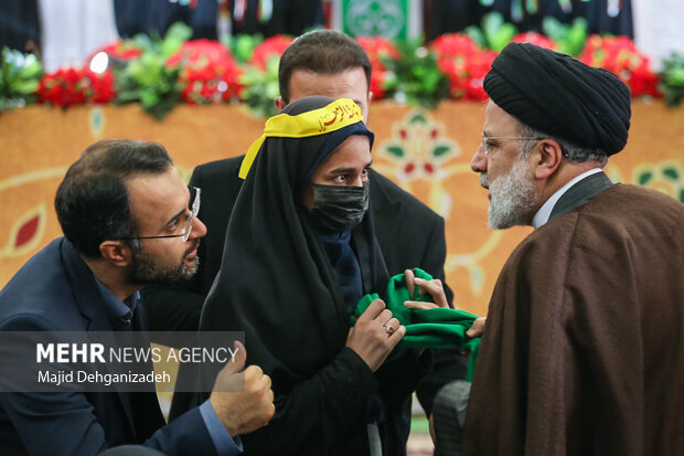 ایرانی صدر کی موجودگی میں یزد میں جشن ولادت حضرت زہرا(س) کا اہتمام
