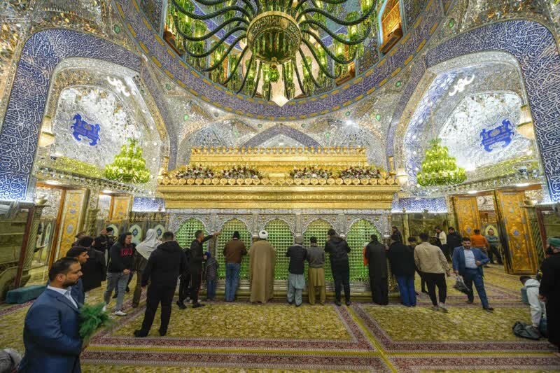 تصاویری زیبا از گل آرایی مرقد مطهر امیرالمومنین(ع) در نجف اشرف