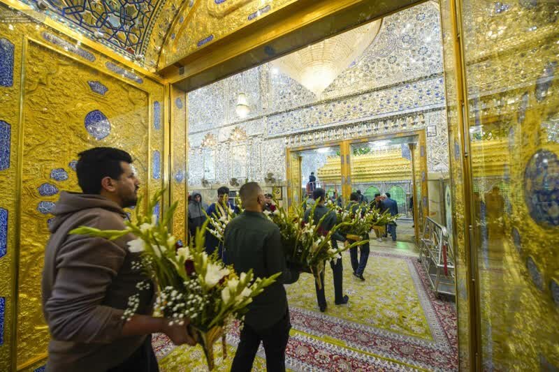 تصاویری زیبا از گل آرایی مرقد مطهر امیرالمومنین(ع) در نجف اشرف