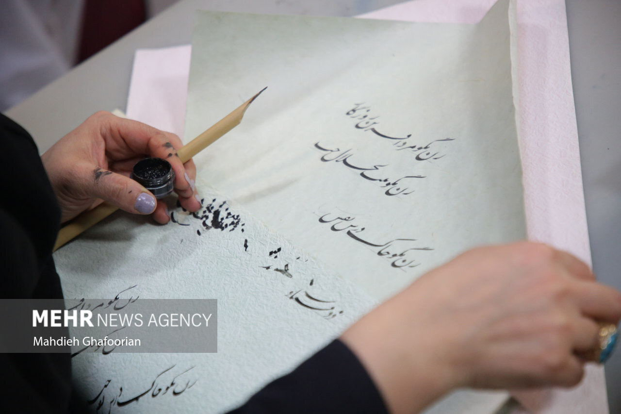 جشنواره بداهه‌نویسی «مشق مادر» در مشهد