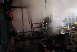 اطفای آتش‌سوزی گسترده در چهارباغ