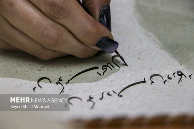 بانوان هنرمند اصفهانی ۴۰اثر در جشنواره ملی «مشق مادر»کتابت کردند