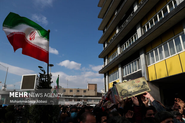 آیین تشییع و تدفین پیکر مطهر شهید گمنام دفاع مقدس صبح امروز یکشنبه ۱۸ دی ۱۴۰۱ با حضور سید صولت مرتضوی وزیر تعاون، کار و رفاه اجتماعی در محل وزارت کار برگزار شد