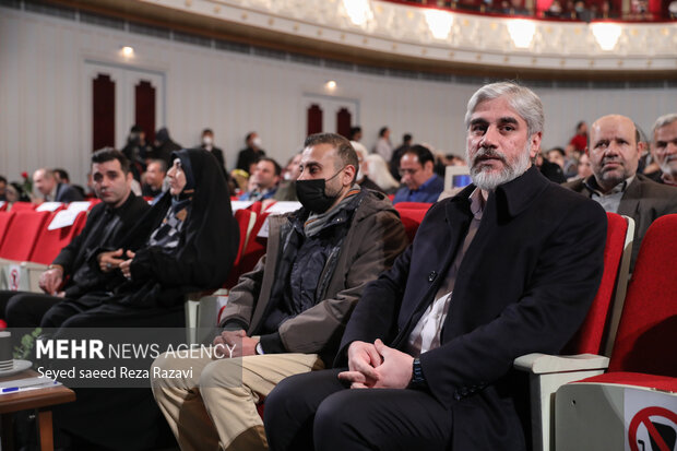  یاسر احمدوند معاون امور فرهنگی وزارت فرهنگ و ارشاد اسلامی در مراسم اختتامیه پانزدهمین دوره جایزه ادبی جلال آل احمد حضور دارد