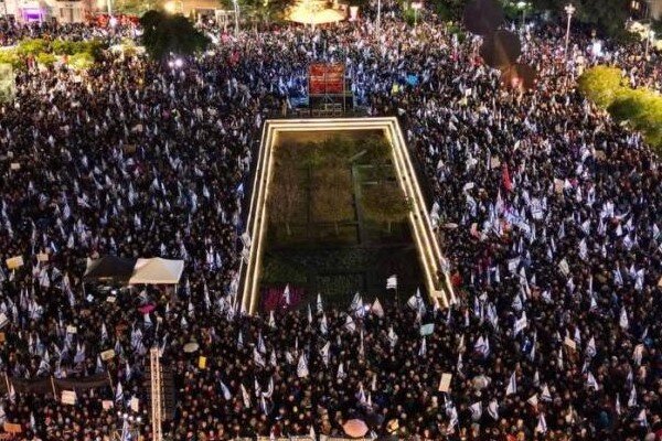 Tel Aviv'de binlerce kişi yeni kabineyi protesto etti