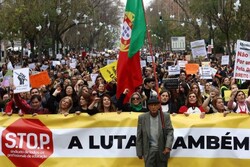 Thousands of teachers in Lisbon protest agaisnt low income