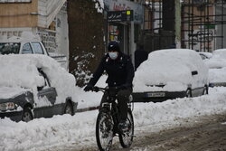 İran'ın batısında kar ve soğuk hava etkili oldu