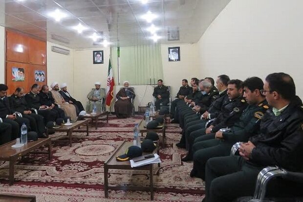 ظرفیت معتمدین محلی برای تقویت امنیت در دشتستان استفاده شود ظرفیت معتمدین محلی برای تقویت امنیت در دشتستان استفاده شود