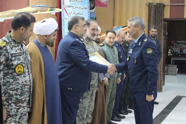 فرمانده جدید پایگاه شکاری شهید بابایی اصفهان معرفی شد فرمانده جدید پایگاه شکاری شهید بابایی اصفهان معرفی شد