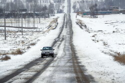 همه محورهای اصفهان لغزنده است؛ به غرب سفر نکنید