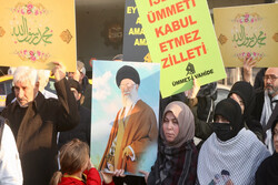 انزجار مسلمانان ترکیه از اقدام موهن نشریه فرانسوی+فیلم