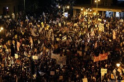 تل ابیب میں نتن یاہو مخالف مظاہرے، پولیس کا مظاہرین پر تشدد