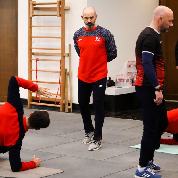 افشای بند خبرساز در قرارداد سرمربی تراکتور/ «خمز» میتواند برود!