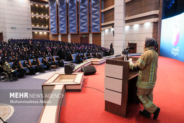 اولین کنگره ملی بانوان تاثیرگذار صبح امروز سه‌شنبه ۲۷ دی ۱۴۰۱ با حضور انسیه خزعلی معاون امور زنان و خانواده رئیس جمهور برگزار شد