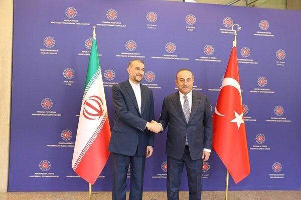 ئێران و تورکیا بەهێزترین دیمۆکراسییان لە ناوچەکە هەیە