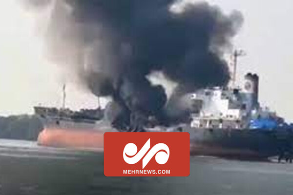 انفجار نفت‌کش تایلندی روی رودخانه