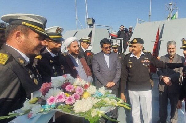  دورية بحرية ايرانية ترسو في ميناء كراتشي الباکستاني