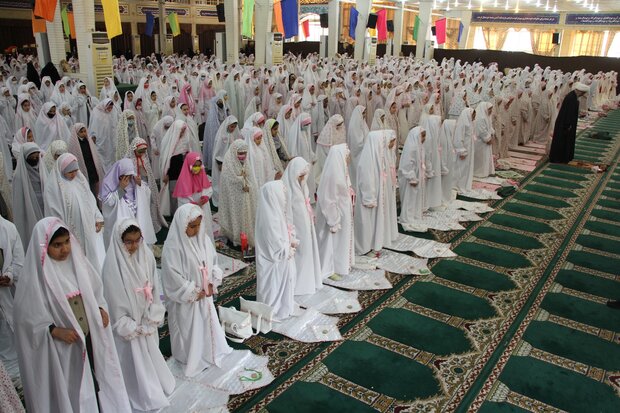 جشن تکلیف دانش آموزان دختر سوم ابتدایی شهر بوشهربرگزار شد