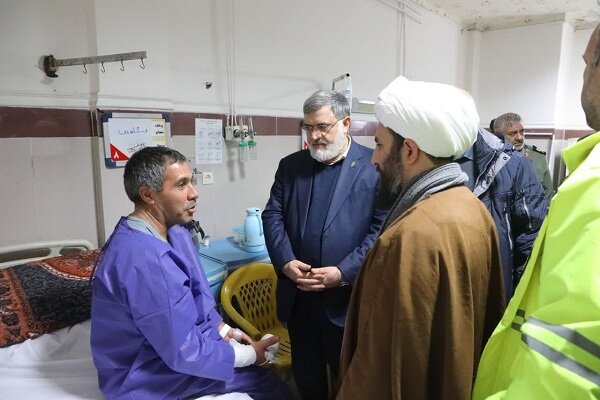 عیادت استاندار آذربایجانغربی از مصدومان زلزله شهرستان خوی