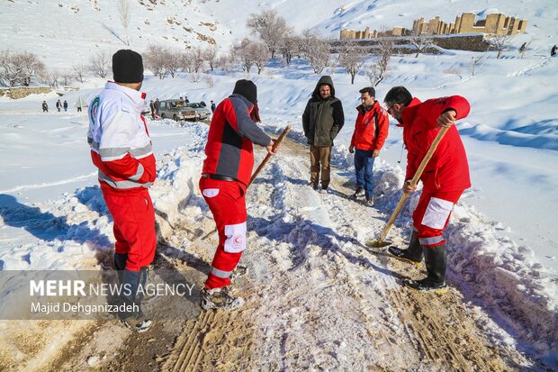 روز برفی امدادگران هلال احمر یزد