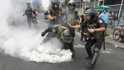 معترضان در پرو پاسگاه پلیس را آتش زدند؛ شمار قربانیان افزایش یافت