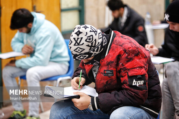 ایرانی یونیورسٹیوں میں داخلے کے سلسلے میں امتحانات جاری
