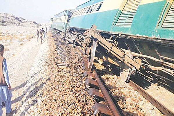 Six passengers injured as bomb blast derails Pakistani train